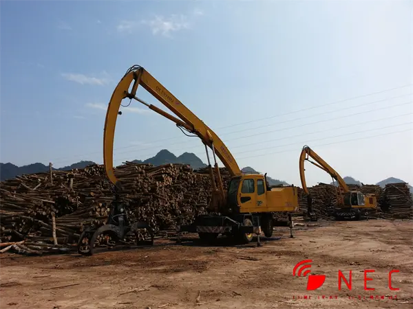 Sửa Chữa Thủy Lực Trên Xe Gắp Gỗ